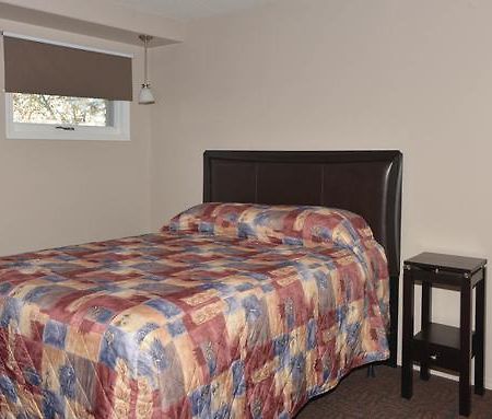 Thunderhill Motel And Suites Swan River 외부 사진